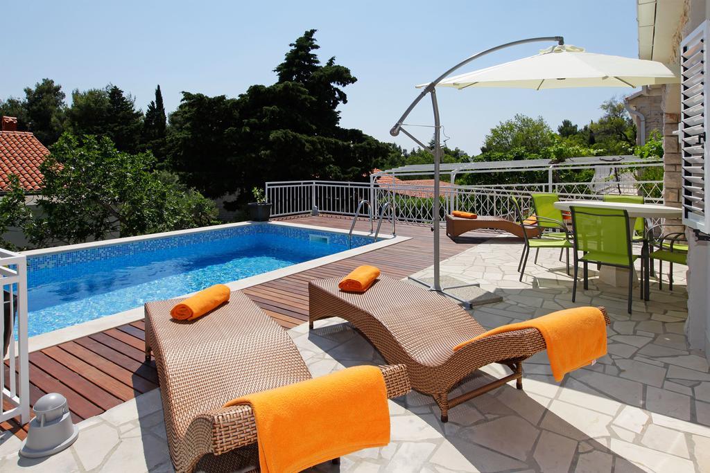 Vacation Home Villa Oleandra Бол Экстерьер фото